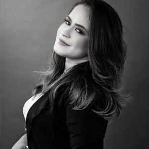 Cristina-Lopes-300x300 Resultados - Concursos de coleções de fotografia de casamento e pré casamentos - Premiadas - primeiro round - 2025