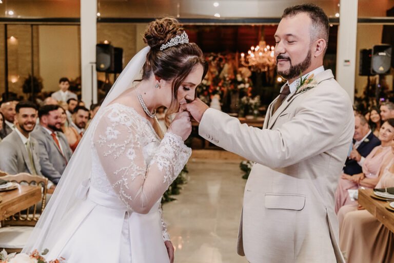 colecao_casamentos_BeatrizeElieltonFotografadoporMarcosLuvizeto-11-768x512 Resultados - Concursos de coleções de fotografia de casamento e pré casamentos - Premiadas - primeiro round - 2025