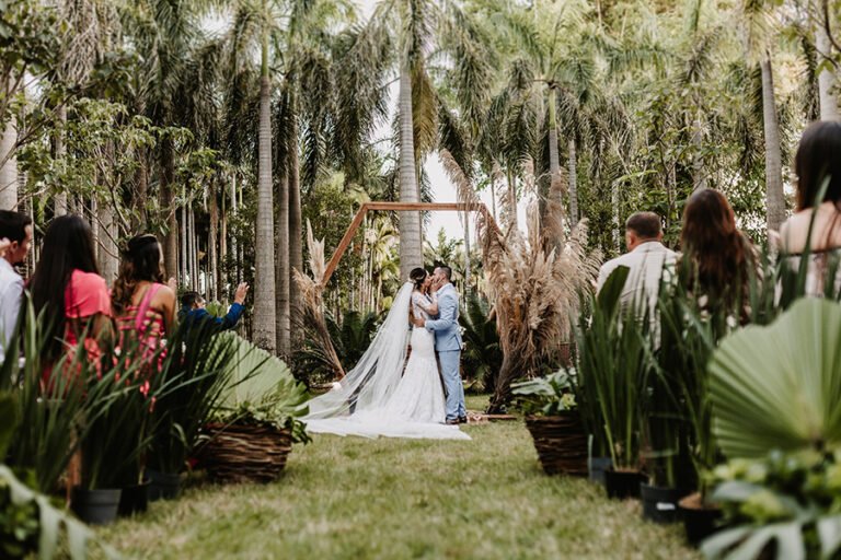colecao_casamentos_JulieneeDiogo-Foto-MarcosLuvizeto-13-768x512 Resultados - Concursos de coleções de fotografia de casamento e pré casamentos - Premiadas - primeiro round - 2025