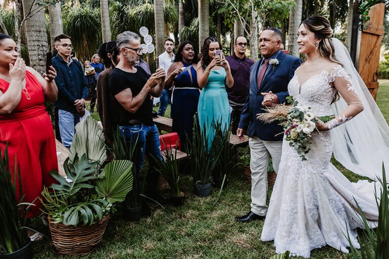 colecao_casamentos_JulieneeDiogo-Foto-MarcosLuvizeto-7-768x512 Resultados - Concursos de coleções de fotografia de casamento e pré casamentos - Premiadas - primeiro round - 2025