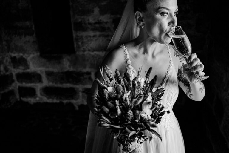 colecao_casamentos_giovana_e_redes_fotografado_por_mateus_scheibel-12-768x512 Resultados - Concursos de coleções de fotografia de casamento e pré casamentos - Premiadas - primeiro round - 2025