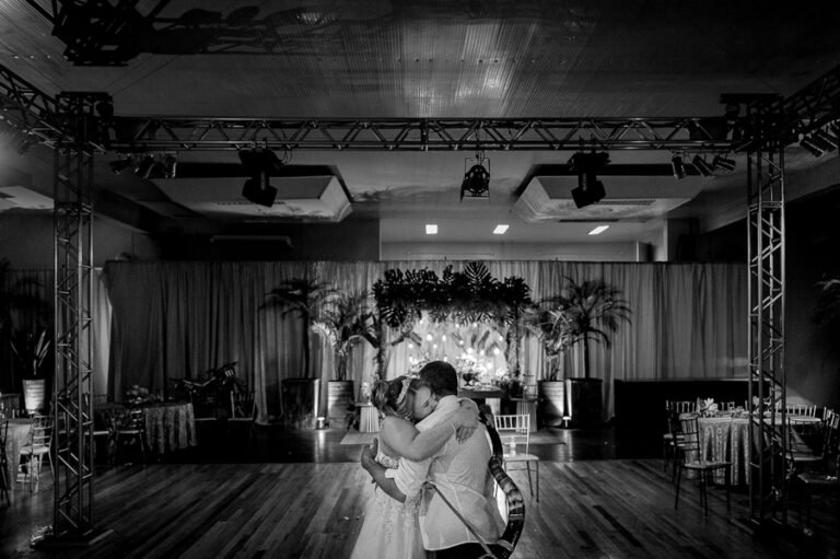 colecao_casamentos_leticia_e_rangel_fotografado_por_mateus_scheibel-15-768x511 Resultados - Concursos de coleções de fotografia de casamento e pré casamentos - Premiadas - primeiro round - 2025