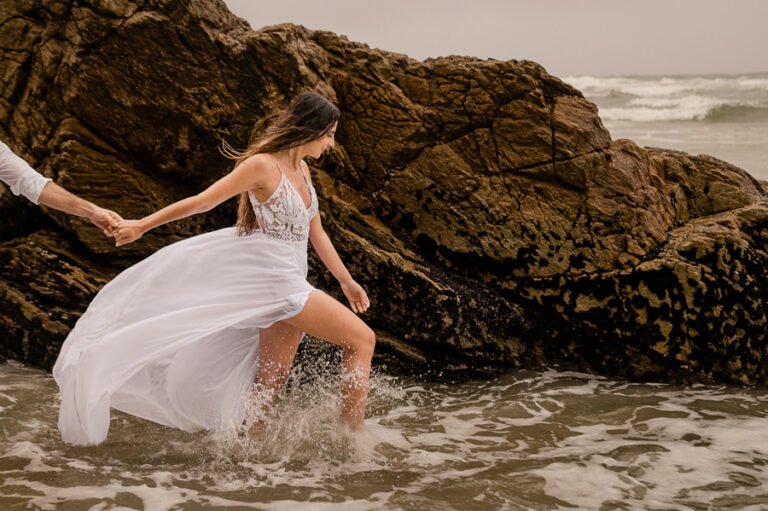 colecao_ensaios_paola_e_joao_fotografado_por_mateus_scheibel-7-768x511 Resultados - Concursos de coleções de fotografia de casamento e pré casamentos - Premiadas - primeiro round - 2025