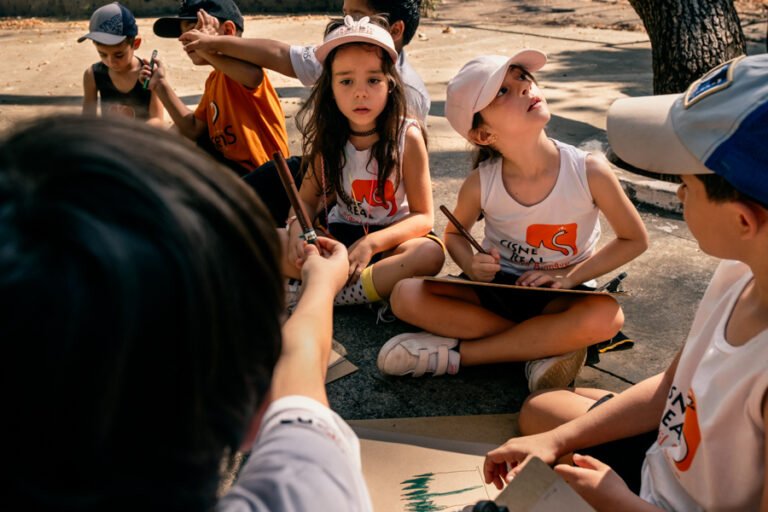 colecao_familia_Clara_fotografada_por_Estelle_Gautier_05-768x512 Resultados - concurso de coleções - Premiada de Familia e Festa Infantil - Primeiro Round 2025