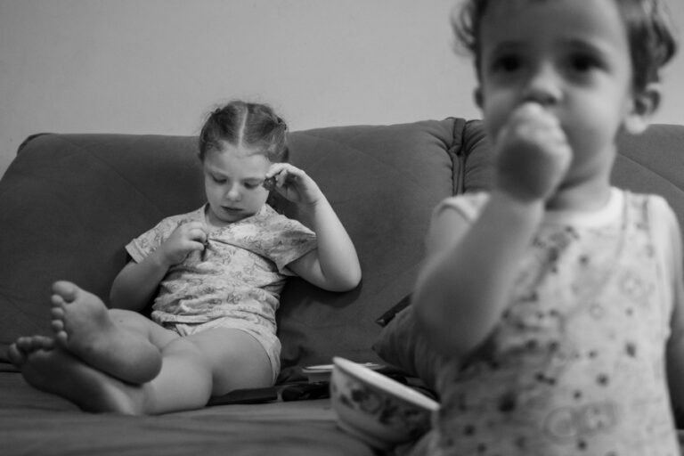 colecao_familia_Lara_e_Radija_fotografadas_por_Estelle_Gautier_06-768x512 Resultados - concurso de coleções - Premiada de Familia e Festa Infantil - Primeiro Round 2025