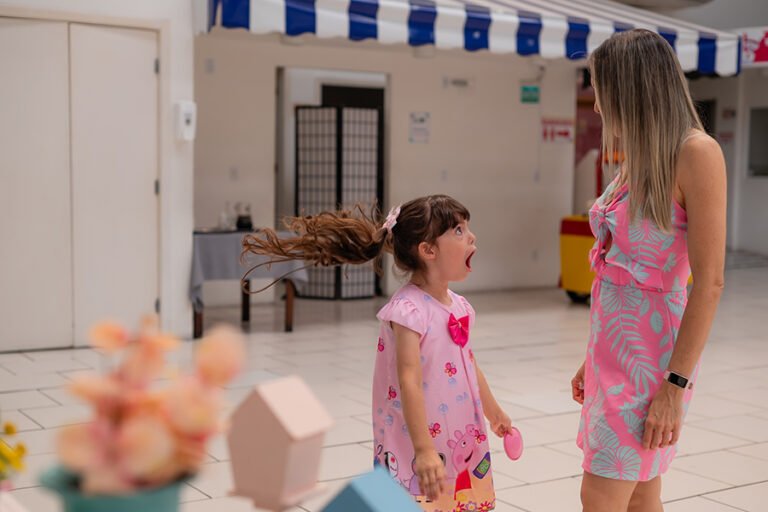 colecao_f_infantil_Val_seu_mundo_e_o_bolo_03-768x512 Resultados - concurso de coleções - Premiada de Familia e Festa Infantil - Segundo Round 2025