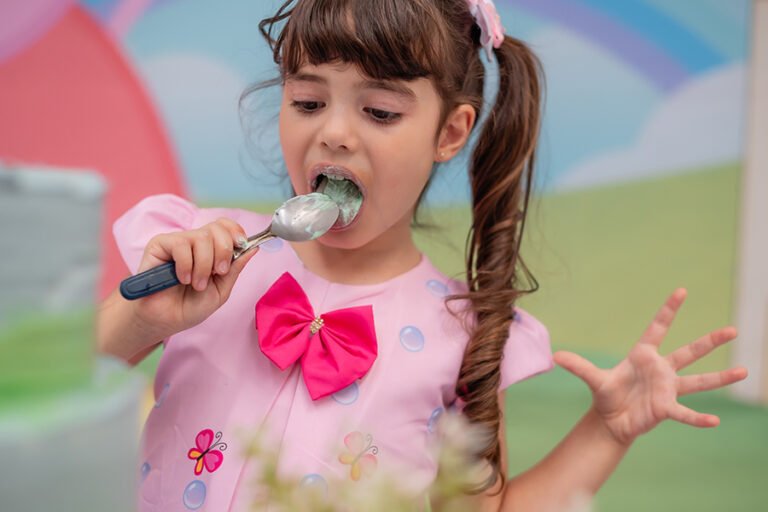 colecao_f_infantil_Val_seu_mundo_e_o_bolo_14-768x512 Resultados - concurso de coleções - Premiada de Familia e Festa Infantil - Segundo Round 2025