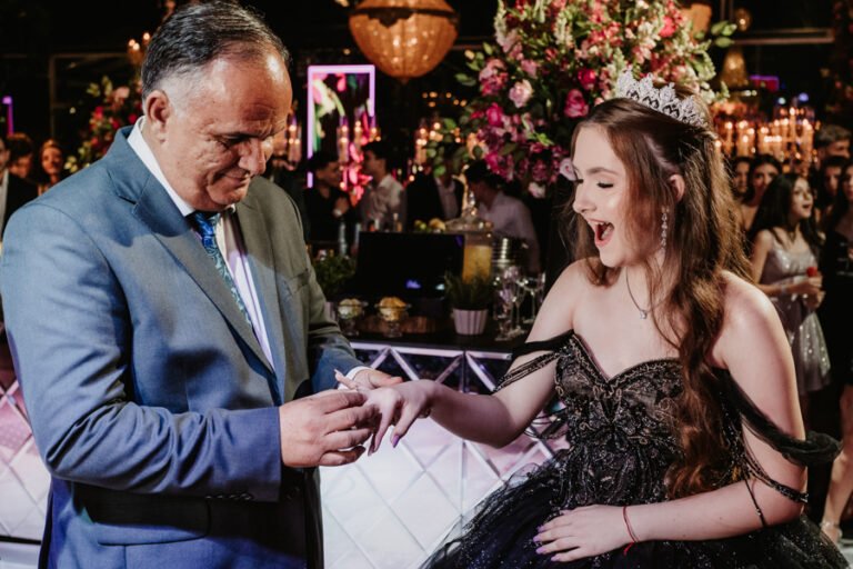 colecaodebutantes_Isa-xv-anos-colecao-6-768x512 Resultados - Concursos de coleções - Fotografia de Debutantes - Premiadas - segundo - 2025